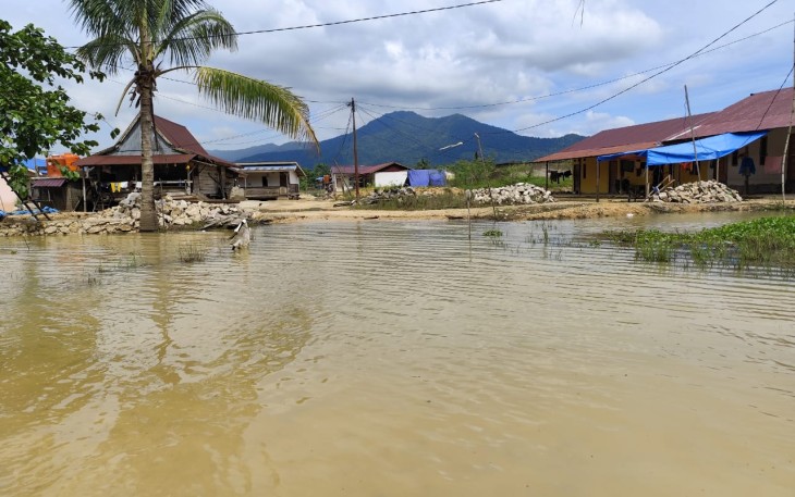 Situasi banjir yang melanda wilayah Kabupaten Morowali Utara, Sulawesi Tengah pada Jumat (2/5).  Sumber foto : BPBD Kabupaten Morowali Utara