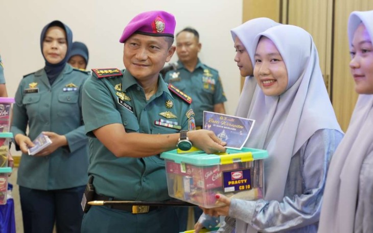 Peduli sesama alumni Semapa PK 7 Tahun 2000 di Rumkit Marinir Cilandak, Jakarta, Rabu (7/5)