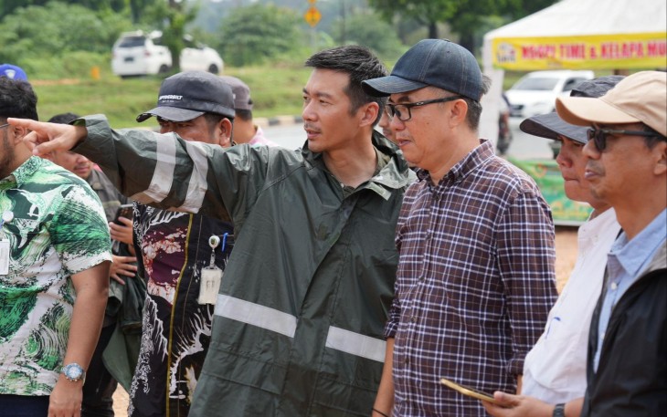 Anggota Deputi Bidang Infrastruktur Tinjau Titik Longsor di Kec Bengkong