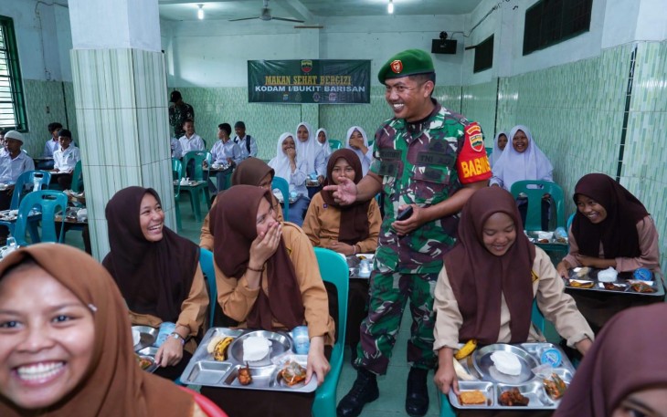 Kodam I/Bukit Barisan Gelar Makan Sehat Bergizi  di Dua Panti Asuhan
