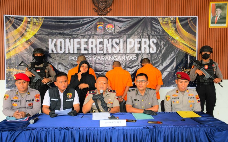 Wakapolres Karanganyar, Kompol Miftakul Huda memaparkan sejumlah kasus kekerasan yang berhasil diungkap selama Operasi Aman Candi 2025, dalam konferensi pers di Aula Januaraga Mapolres Karanganyar, Rabu (28/5/2025)