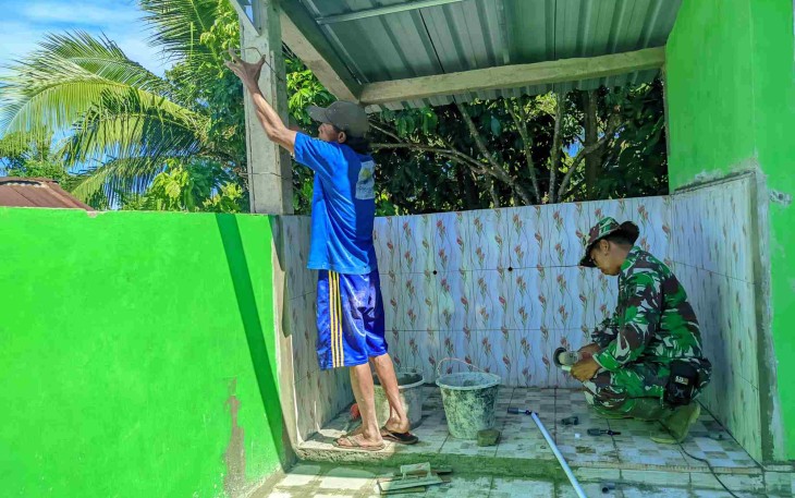 Pembangunan MCK di lokasi TMMD
