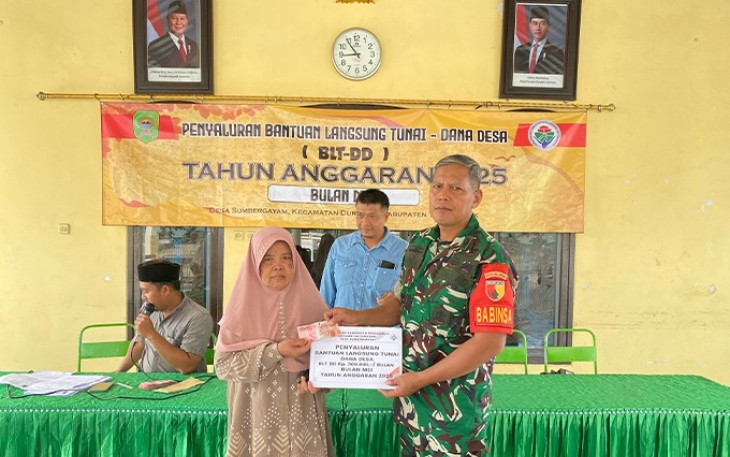 Penyaluran bantuan BLT DD di wilayah desa binaan 