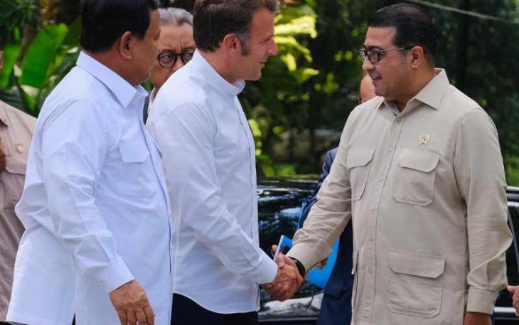 Menteri Ekraf sambut Presiden Prancis Emmanuel Macron saat mengunjungi Candi Borobudur di Kabupaten Magelang, Jawa Tengah (29/5/2025).