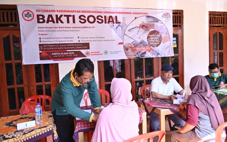 IDI Cabang Karanganyar menggelar bakti sosial pelayanan kesehatan gratis bagi warga di sekitar TPA Dusun Suko, Desa Sukosari, Kecamatan Jumantono, Sabtu (14/6/2025)