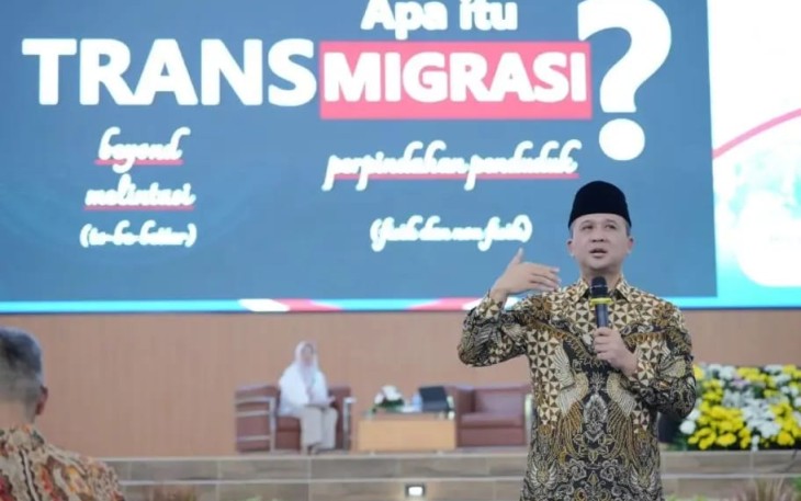 Menteri Transmigrasi Muhammad Iftitah Sulaiman Suryanagara