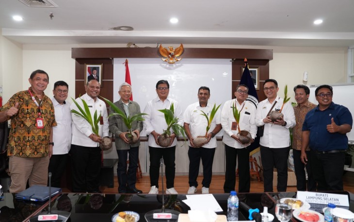 Wamen Viva Yoga Dorong Budidaya Kelapa Genjah di Kawasan Transmigrasi