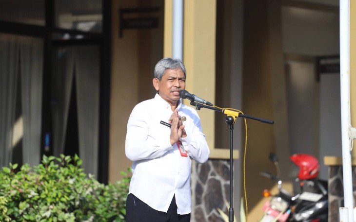 Sekretaris Daerah Kabupaten Trenggalek, Edy Soepriyanto, saat Apel ASN di Dinas Perindustrian dan Ketenagakerjaan, Rabu (2/7/2025)