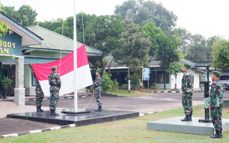 Kodim 0801/Pacitan menggelar upacara bendera 17 an, yang diikuti seluruh personil, baik TNI maupun PNS, berlangsung di Lapangan Makodim, Jl. Letjen Suprapto No. 42, Pacitan, Kamis (17/7/2025)