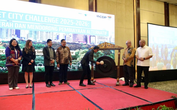 Wamendagri Bima Arya dalam acara peluncuran One Planet City Challenge di Ballroom Swiss-Belhotel Serpong, Kota Tangerang Selatan, Banten, Kamis (24/7/2025)