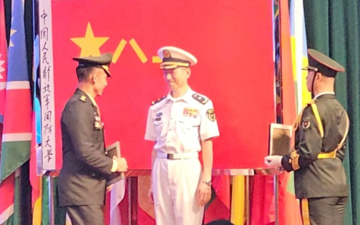 Dua Perwira TNI Lulus Pendidikan Defence and Strategic Studies Course di China
