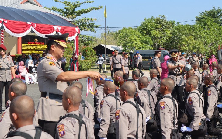 Kapolda Kalimantan Tengah (Kalteng), Irjen Pol Iwan Kurniawan, memimpin langsung upacara pembukaan Pendidikan dan Pembentukan Bintara (Diktukba) Polri Tahun 2025