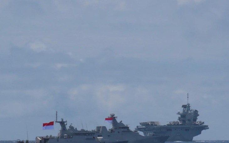 Koarmada III Gelar Passex dan Waspam Bersama UK Carrier Strike Group di Perairan Barat Daya Pulau Buru