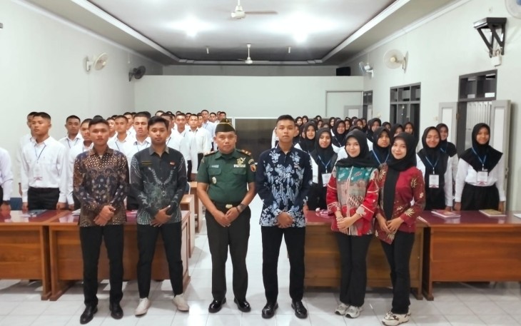 Danramil 0801/03 Arjosari Beri Pembekalan Wasbang Untuk Calon Paskibraka 
