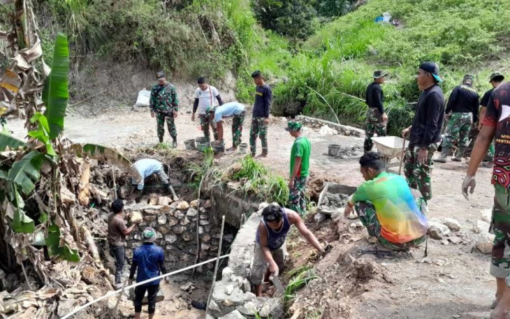 Pengerjaan sasaran fisik TMMD Kodim Enrekang 