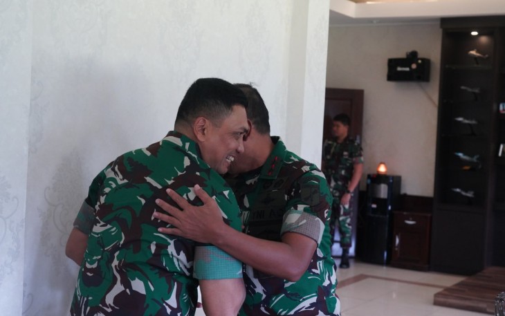 Pangdam XIII/Merdeka Mayjen TNI Suhardi menerima kunjungan kehormatan Pangdam XXIII/Palaka Wira, Mayjen TNI Jonathan Binsar Parluhutan Sianipar, bertempat di Makodam XIII/Merdeka, Selasa (26/8)