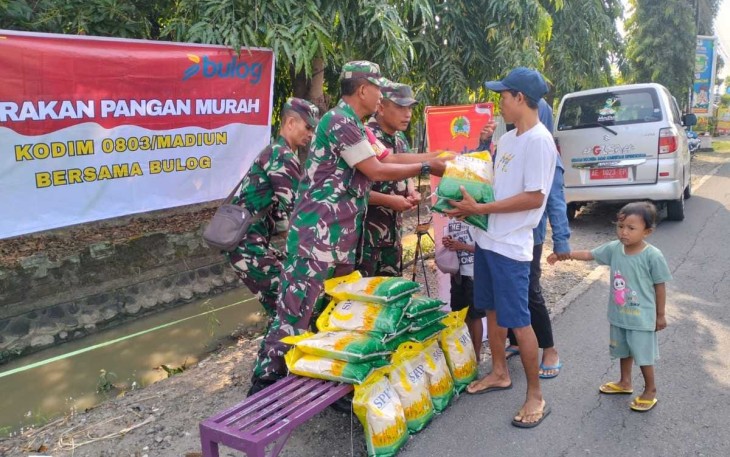 Kodim 0803/Madiun Gelar Gerakan Pangan Murah di Koramil Kebonsari
