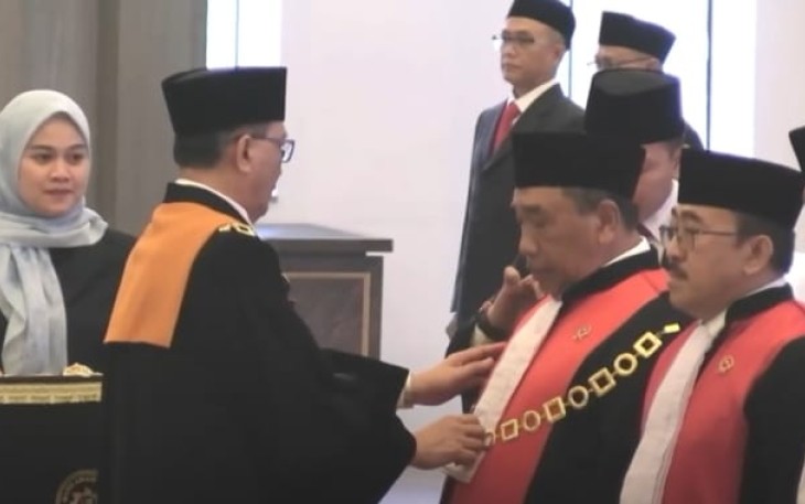 Bertempat di gedung Mahkamah Agung RI, Senin (8/9), telah dilantik dan diambil sumpah Ketua Pengadilan Tinggi Surabaya, Sujatmiko, S.H., M.H