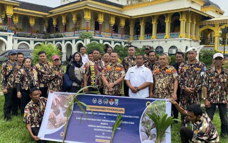 Tanam 1.940 Bibit Kelapa Dukung Program Nasional Ketahanan Pangan