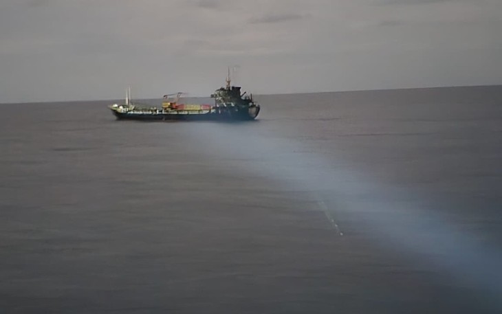 Bakamla RI Evakuasi Kapal MV Leann Yang Terbakar di Perairan Anambas