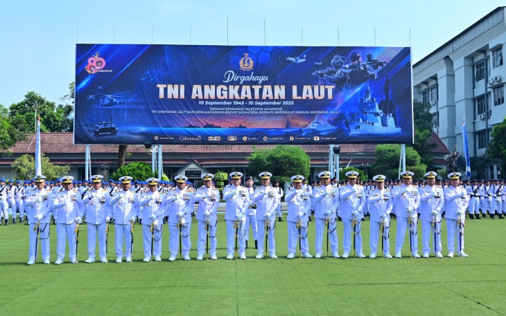 Pangkolinlamil Hadiri Upacara HUT ke-80 TNI AL