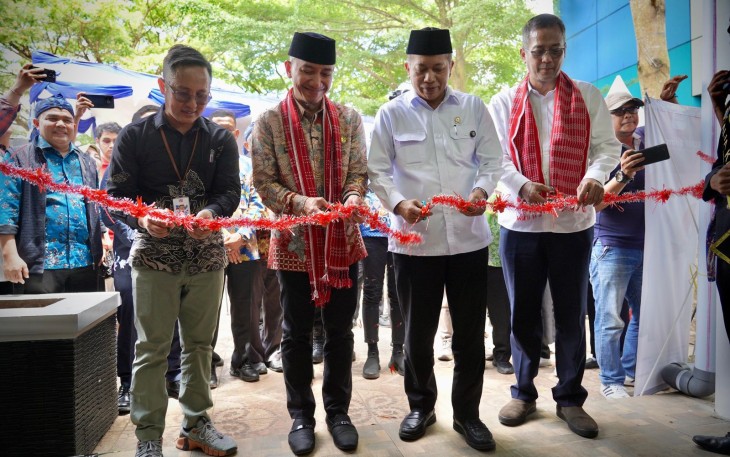 Menteri Koperasi (Menkop) Ferry Juliantono resmi meresmikan dimulainya operasionalisasi Koperasi Desa/ Kelurahan (Kopdes/Kel) Merah Putih Girimukti, Kecamatan Cilograng, Kabupaten Lebak pada Jumat (12/9)