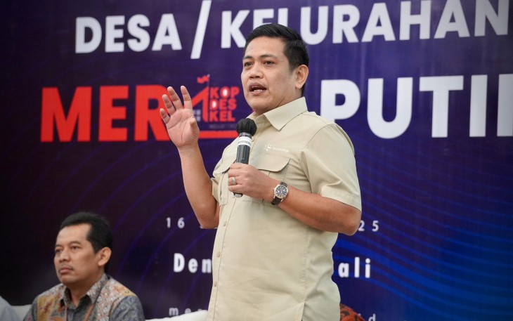 Deputi Bidang Pengembangan Usaha Koperasi Kemenkop Panel Barus 