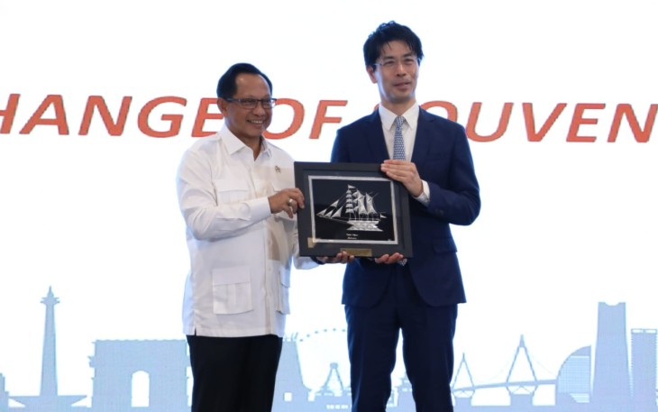Mendagri saat membuka Seminar Internasional Jepang-Indonesia dengan tema “Penguatan Keuangan Daerah dan BUMD untuk Pertumbuhan Ekonomi Daerah”. Kegiatan tersebut berlangsung di Grand Ballroom Mandarin Oriental Hotel, Jakarta, Kamis (25/9/2025) 