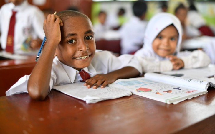 Ilustrasi siswa belajar di sekolah