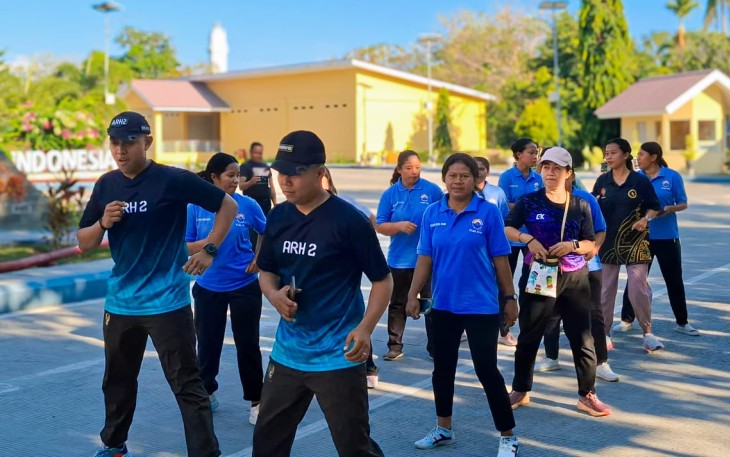Olahraga bersama CIQS PLBN Wini, Jum'at (10/10)