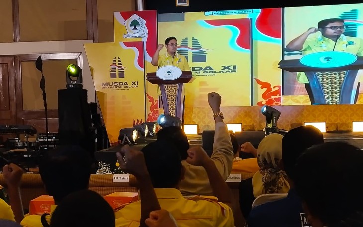 Ilyas Akbar Almadani memberikan sambutan dalam acara Musda XI Golkar Karanganyar, di Ballroom Lorin Hotel, Colomadu, Sabtu (18/10/2025)