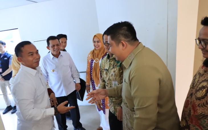 Menteri Kependudukan dan Pembangunan Keluarga Republik Indonesia, Dr. H. Wihaji, S.Ag., M.Pd., tiba di Bandara Raja Haji Fisabilillah (RHF) Tanjungpinang, Kamis (23/10)