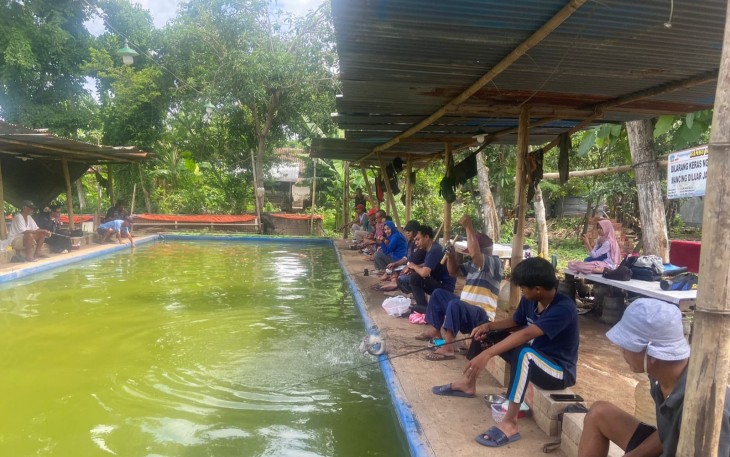 Mancing bareng bersama insan media di Kota Madiun, Minggu (2/11)