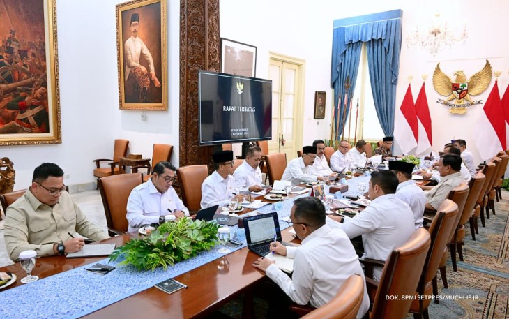 Menteri Ekonomi Kreatif, Teuku Riefky Harsya, menghadiri Rapat Terbatas (Ratas) di Istana Merdeka, Jakarta, Rabu (5/11/2025)