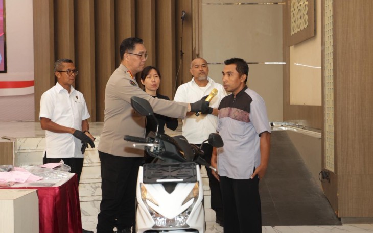 Kabid Humas Polda Jatim Kombes Pol Jules Abraham Abast