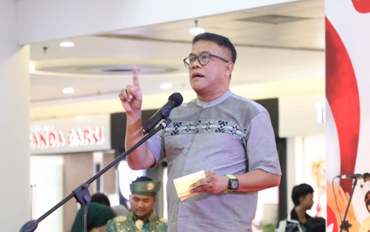 Kepala Dinas Kebudayaan dan Pariwisata (Disbudpar) Kota Batam, Ardiwinata, mewakili Wali Kota Batam, Amsakar Achmad, membuka acara Kita Indonesia Jilid II di Mega Mall Batam Centre, Minggu (2/11/2025)