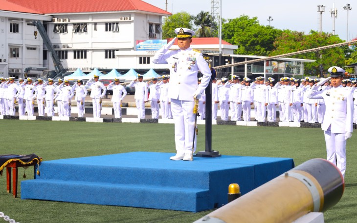 Kepala Staf Kolinlamil Laksma TNI Edi Haryanto, S.E., bertindak sebagai inspektur upacara mewakili Panglima Kolinlamil Laksda TNI Rudhi Aviantara IH, S.E., M.Si., M.Tr.(Han)., CHRMP., dalam peringatan Hari Pahlawan 2025 yang diikuti seluruh prajurit dan PNS Kolinlamil