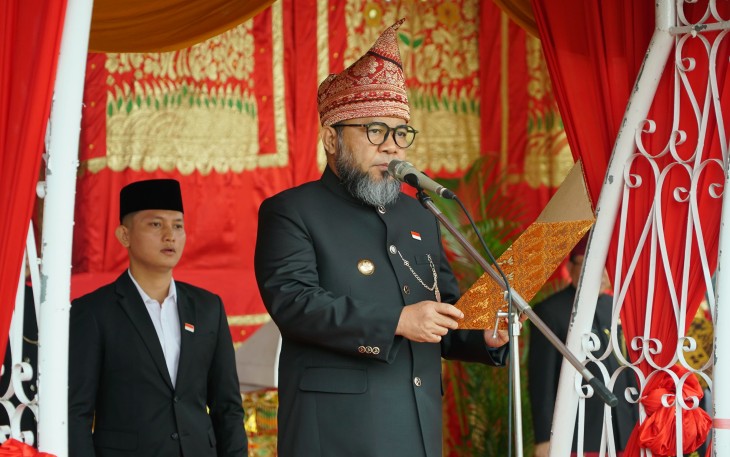Gubernur Bengkulu Helmi Hasan 