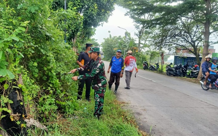 Babinsa Sendangrejo Ajak Warga Kerja Bakti Antisipasi Bencana di Musim Hujan