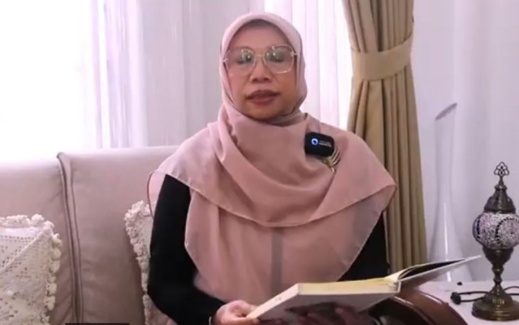 Bunda Elly Farida saat memberikan tausiah dalam rublik Sahabat Cinta Bunda