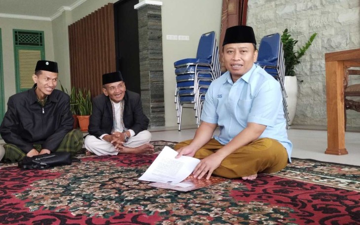 Walikota Depok Supian Suri memberikan arahan untuk pengurus DKM Masjid Jami' Asy Syahid, Kamis (20/3)