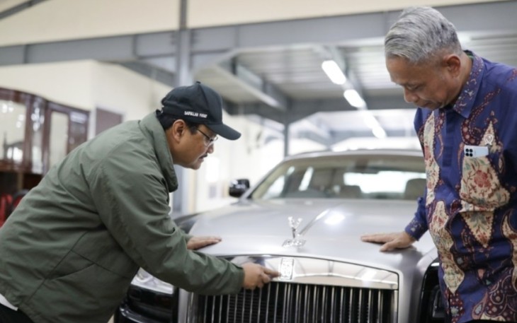 Mensos Saifullah Yusuf melelang kendaraan Rolls-Royce 