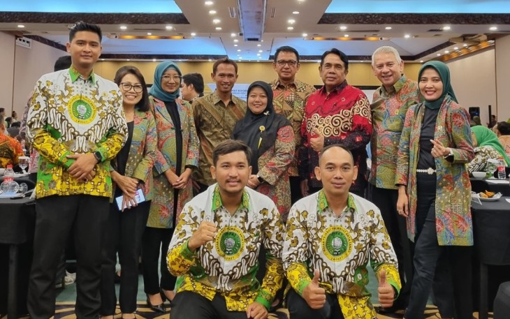 Foto bersama usai rapat