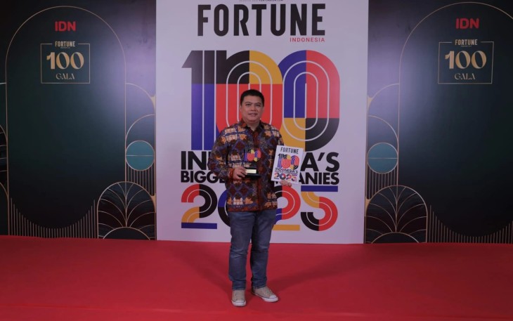 Penghargaan diterima langsung oleh EVP of Corporate Secretary KAI Raden Agus Dwinanto Budiadji.