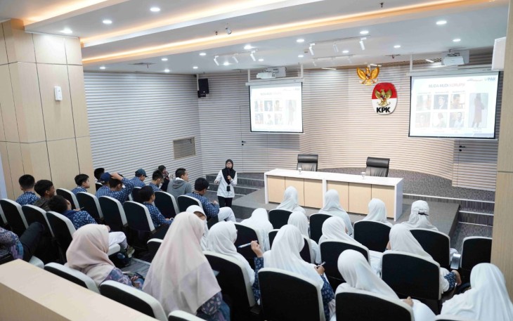 KPK Ajak Siswa SMPIT Al Mubarak Lawan Korupsi 