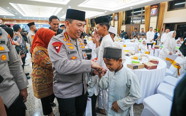 Kapolri Jenderal Pol Listyo Sigit Prabowo menggelar kegiatan berbagi takjil dan buka puasa bersama yang dilaksanakan secara serentak di seluruh Indonesia. Lebih dari 136 ribu paket takjil telah dibagikan kepada masyarakat, sementara 2.244 anak yatim turut menerima tali asih dari kepolisian