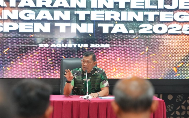 Kapuspen TNI Mayjen TNI Kristomei Sianturi saat Buka Penataran Penerangan Terintegrasi Puspen TNI TA 2025, di Aula SBI Satkomlek TNI, Mabes TNI Cilangkap, Jakarta Timur, Senin (25/8/2025).