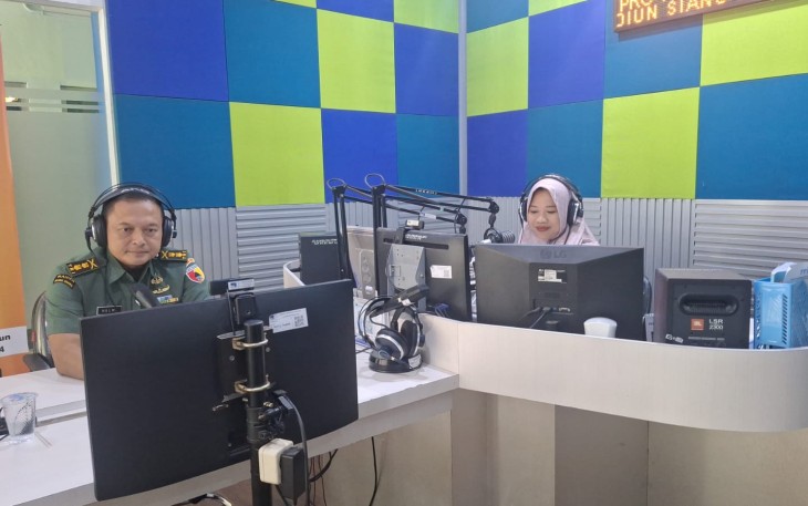 Kasrem 081/DSJ Letkol Inf Meina Helmi dalam dialog khusus berjaringan dengan topik jelang retreat dan pelantikan, serta menanti kiprah kepala daerah, bertempat di RRI Madiun, Jl. Mayjen Panjaitan No.10 Kota Madiun, Kamis (20/2/2025)