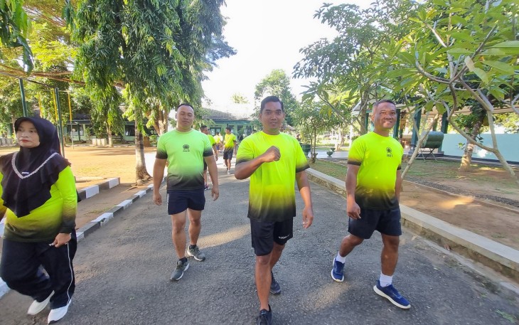 Anggota Kodim Pacitan Laksanakan Pembinaan Fisik