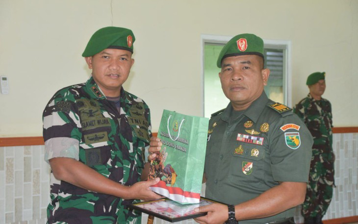 Dandim 1710/Mimika saat Pimpin Acara Tradisi Korps Pindah Satuan dan Purna Tugas